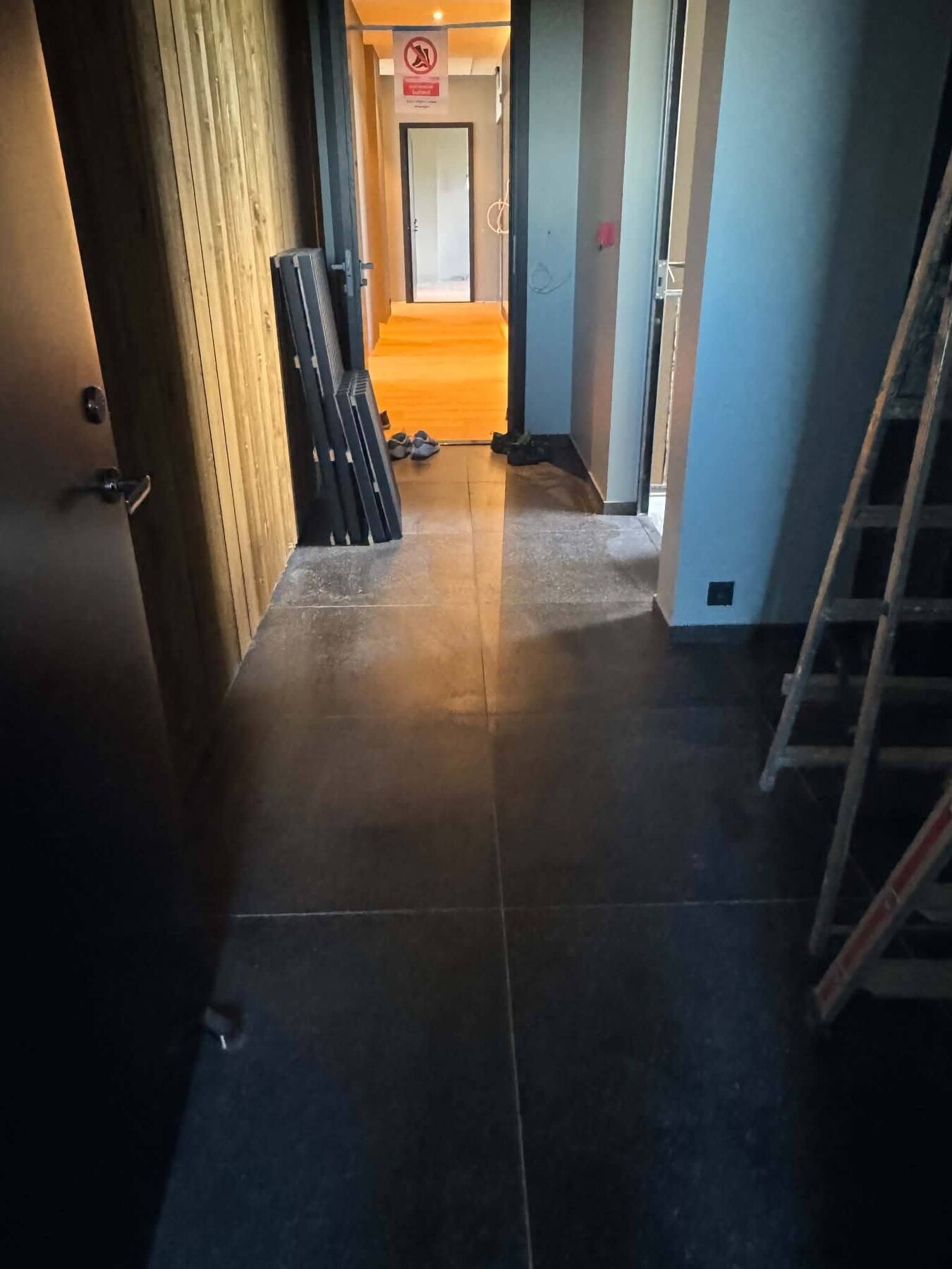 Koridor ehitusjärgse koristuse ajal